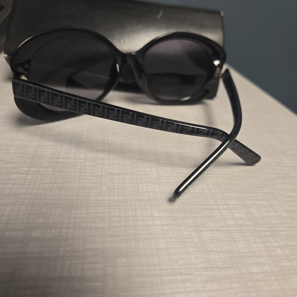 Fendi Black Sunglasses with Textured Temples and Silver Accents - Picture 7 of 9